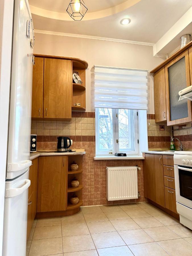 Apartments In The City Center, Near A Theatre, Zlata Plaza Rivne Exterior foto